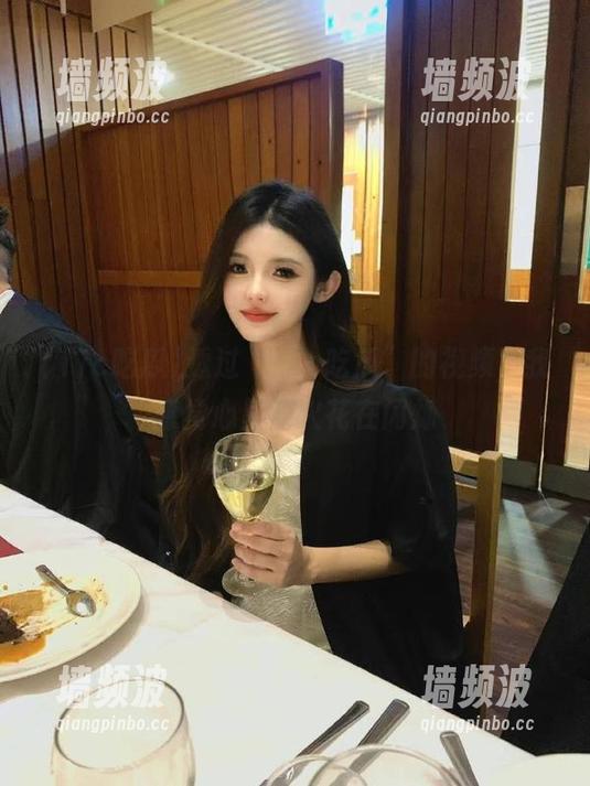 透过“17c吃瓜”的视频，我感觉心里的火花在闪烁