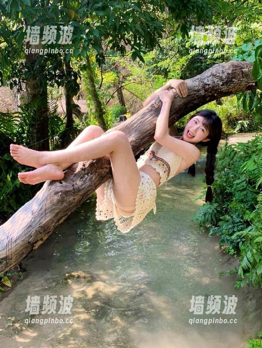 17c吃瓜 17c吃瓜,网址就像个滑稽的游乐园,让人欲罢不能!