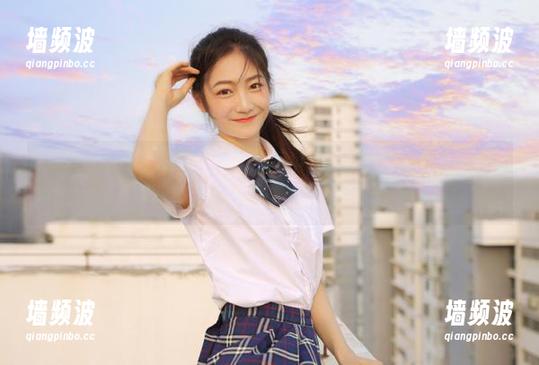 我靠下载“51黑瓜吃料网”成了吃瓜先锋，大家都说我眼力好，不是我好，只是瓜好！