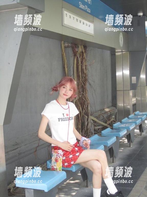 无法自拔地观看“www.黑料”，就像一场没完没了的数字冒险。