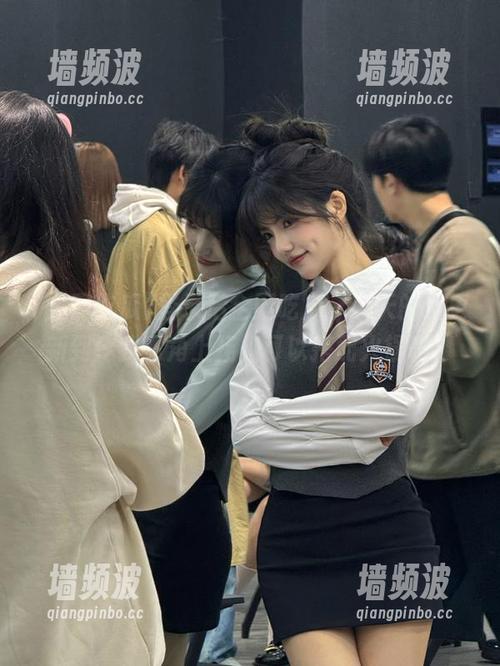 全网吃瓜 登录后全网吃瓜,今天的料更新到令我嘴角上扬,可以搭配火锅吗?