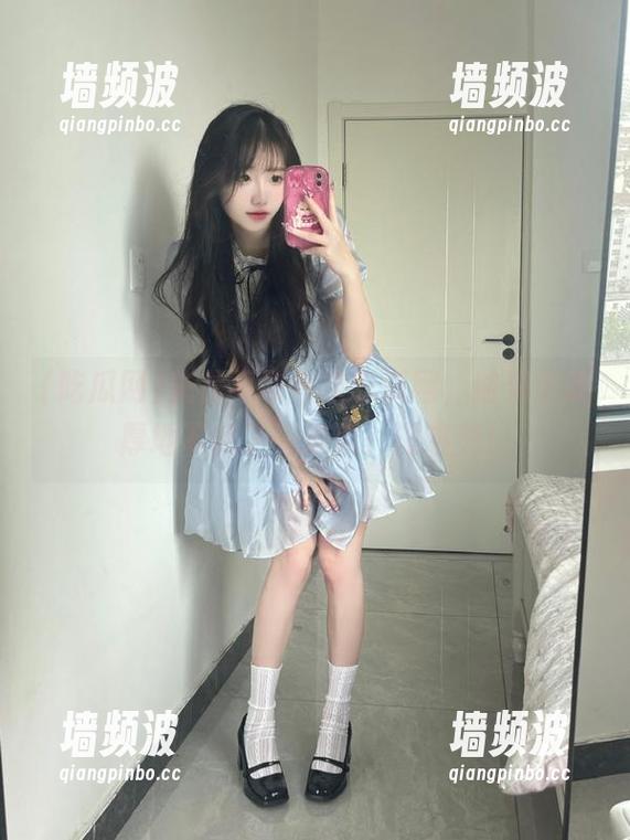 吃瓜网 先是不敢登录吃瓜网,结果瓜皮厚地下藏了一堆瓜,没想到!