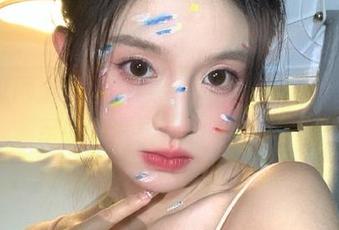 网址在手，吃瓜网站带你看看军训突然转侧的酒吧风！