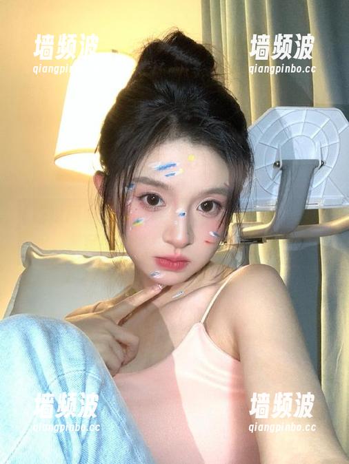 网址在手，吃瓜网站带你看看军训突然转侧的酒吧风！