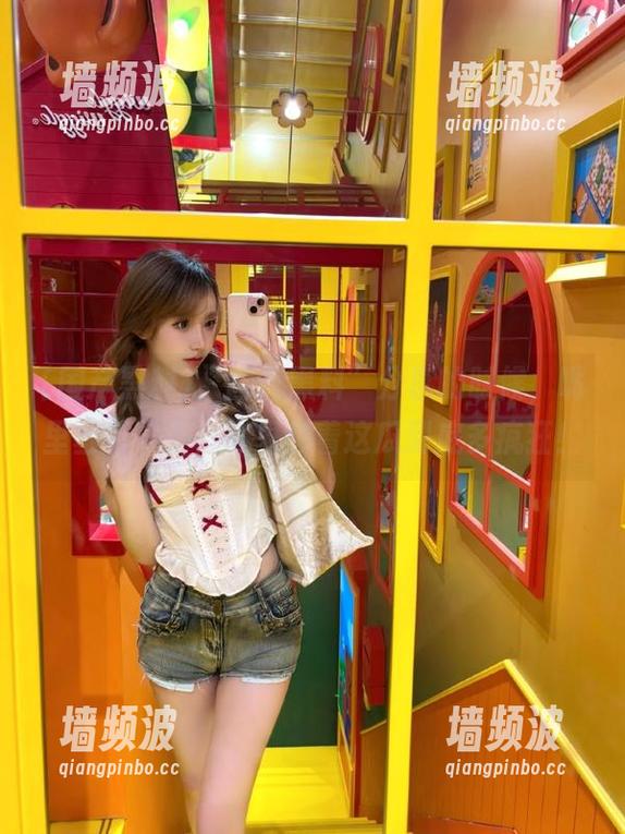 “国产黑料”分享的时候，嘴里塞着零食，心里想着这瓜到底多疯狂！