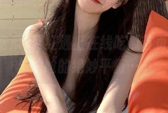 网红遇上在线吃瓜首页，美好与尴尬的绝妙平衡……