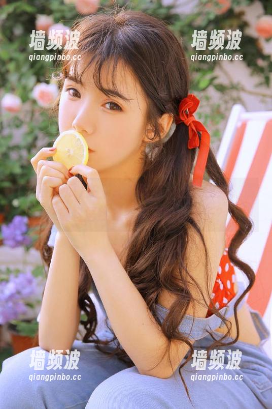 在‘我要吃瓜’上看视频，最新爆料居然是邻居家的小兔子？