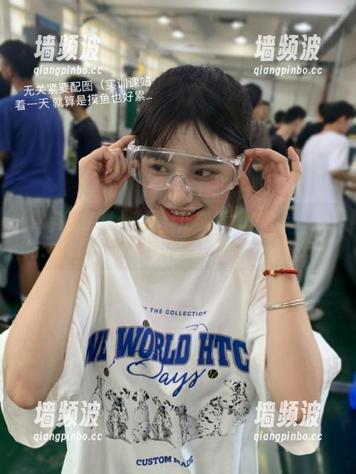 “黑料正能量fuli8.sk”网站：这是个让黑暗面跟阳光握手的地方！