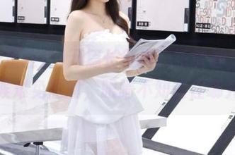 万篇长征黑料正能量，观看的时候难免尴尬，眼睛不知该往哪儿放。