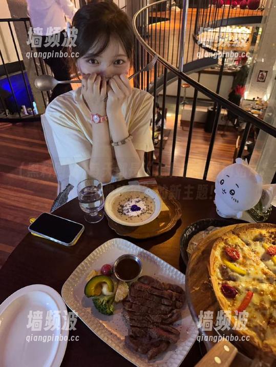 每天都是“怎样在黑料网站APP上优雅吃瓜”的新主题！