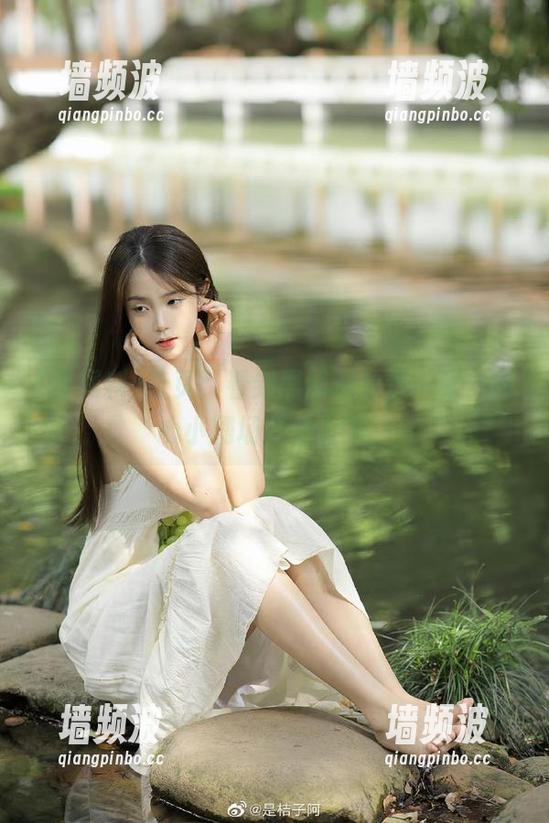 黑网料 首页,看到黑网料的这一幕,内心小剧场开始上演!